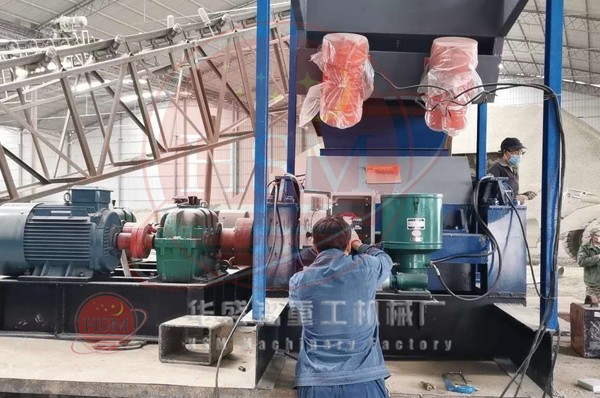 大型液壓對(duì)輥制砂機(jī)西華安裝現(xiàn)場(chǎng)